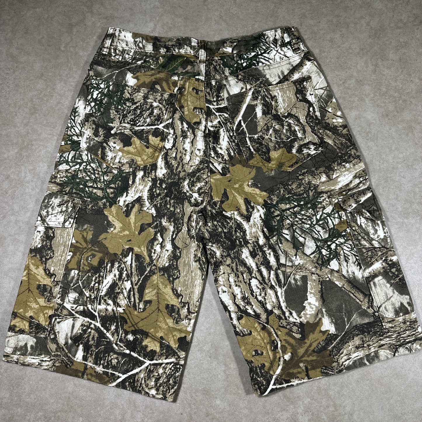 Camo shorts (28x12)