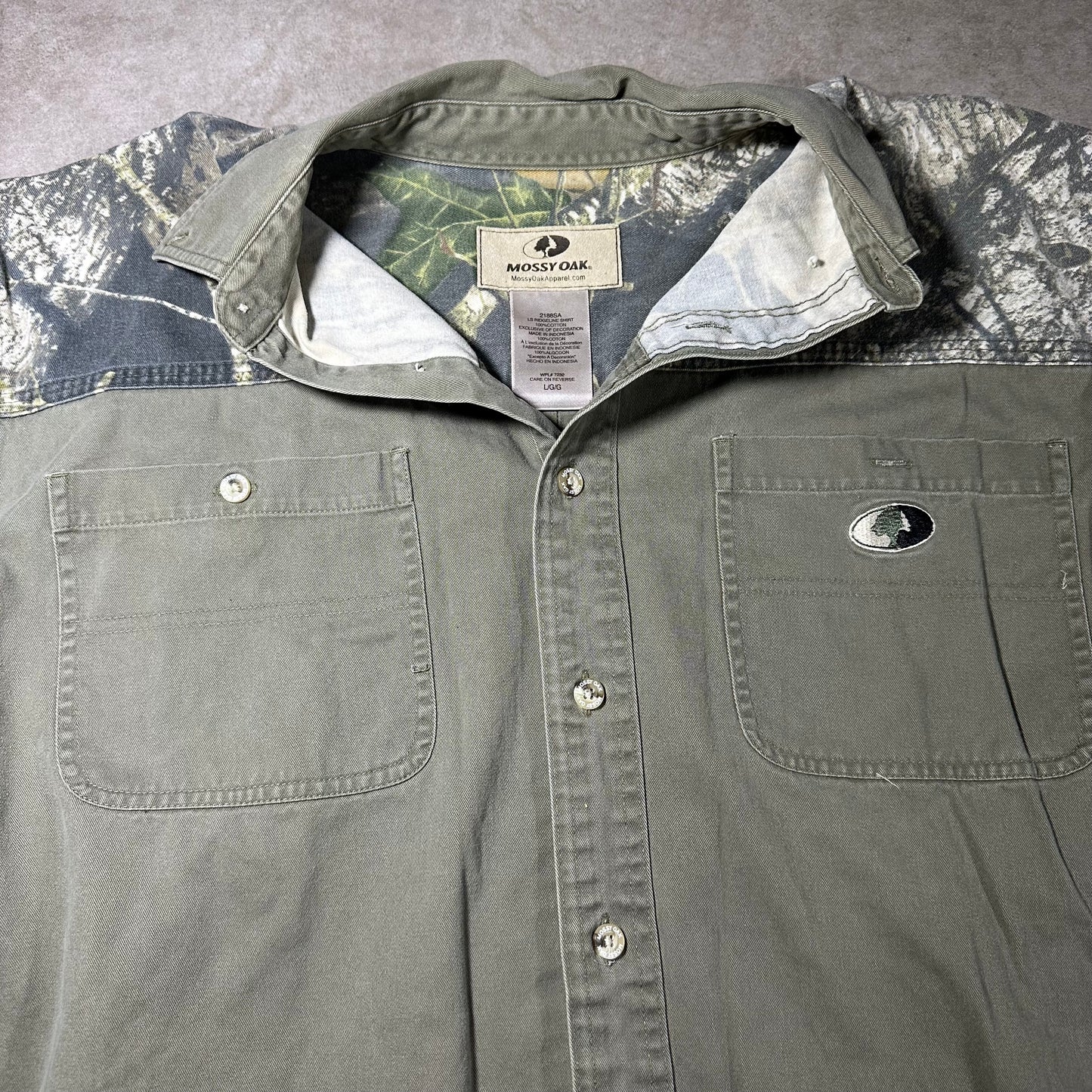 Mossy oak camo button up (L)