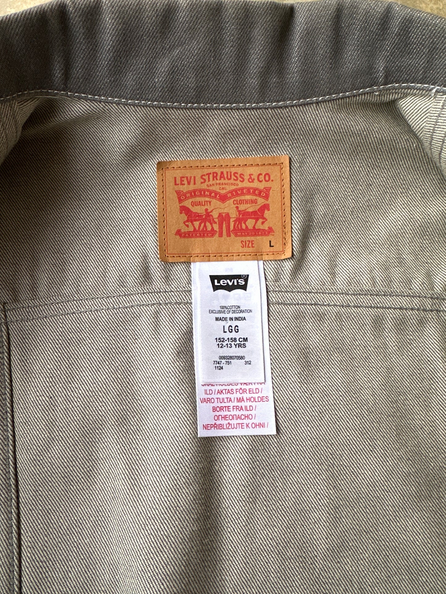 Grey denim levi trucker jacket (L)