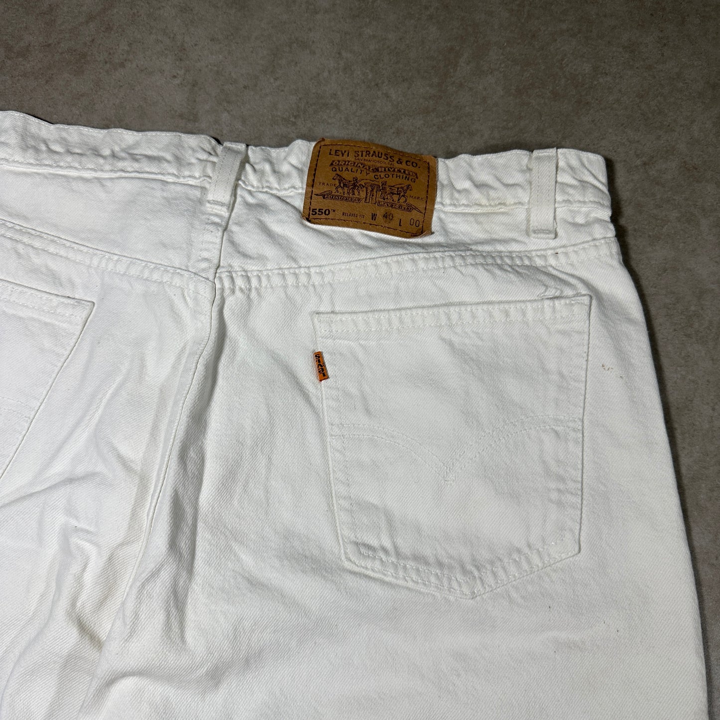 Vintage Levi orange tab white shorts (38W)