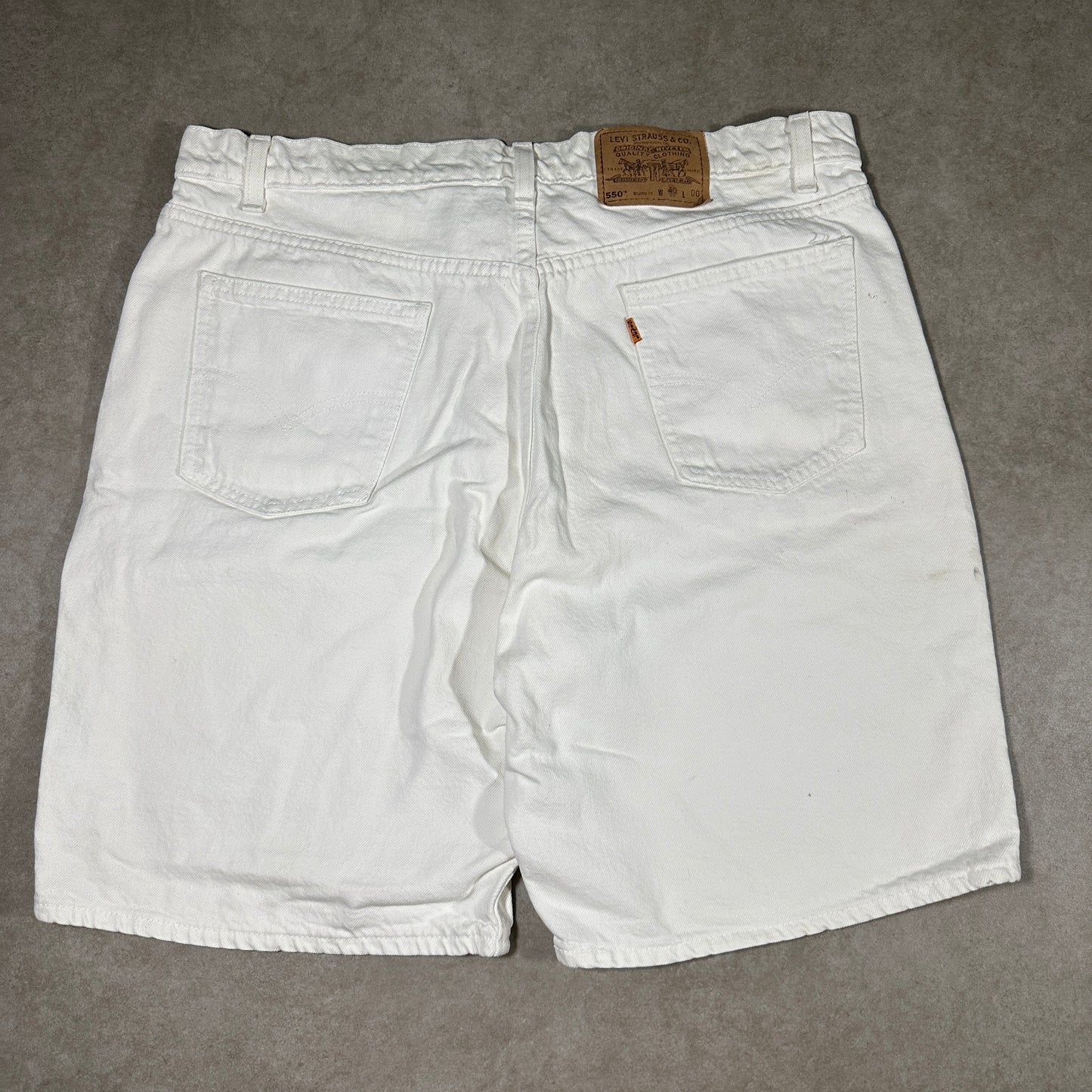 Vintage Levi orange tab white shorts (38W)