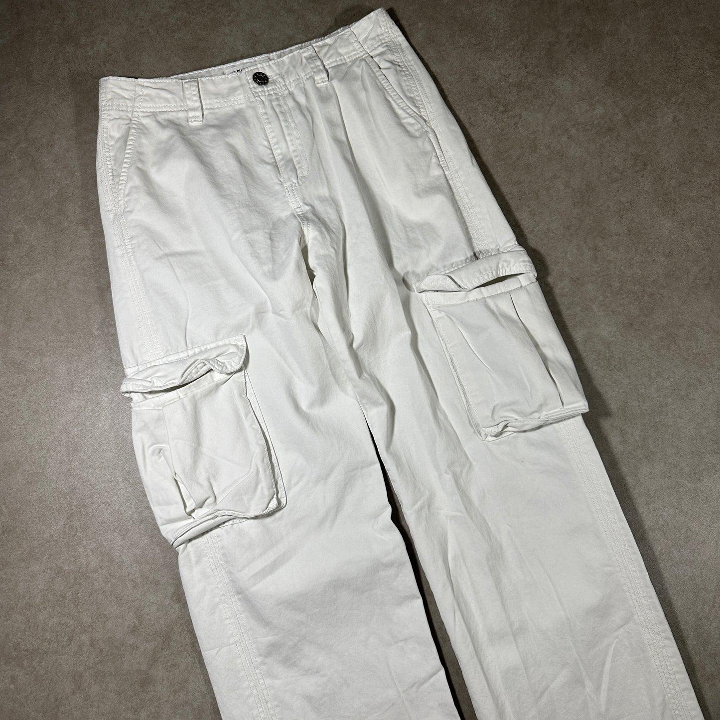 White wide legged cargo pants (30x31)
