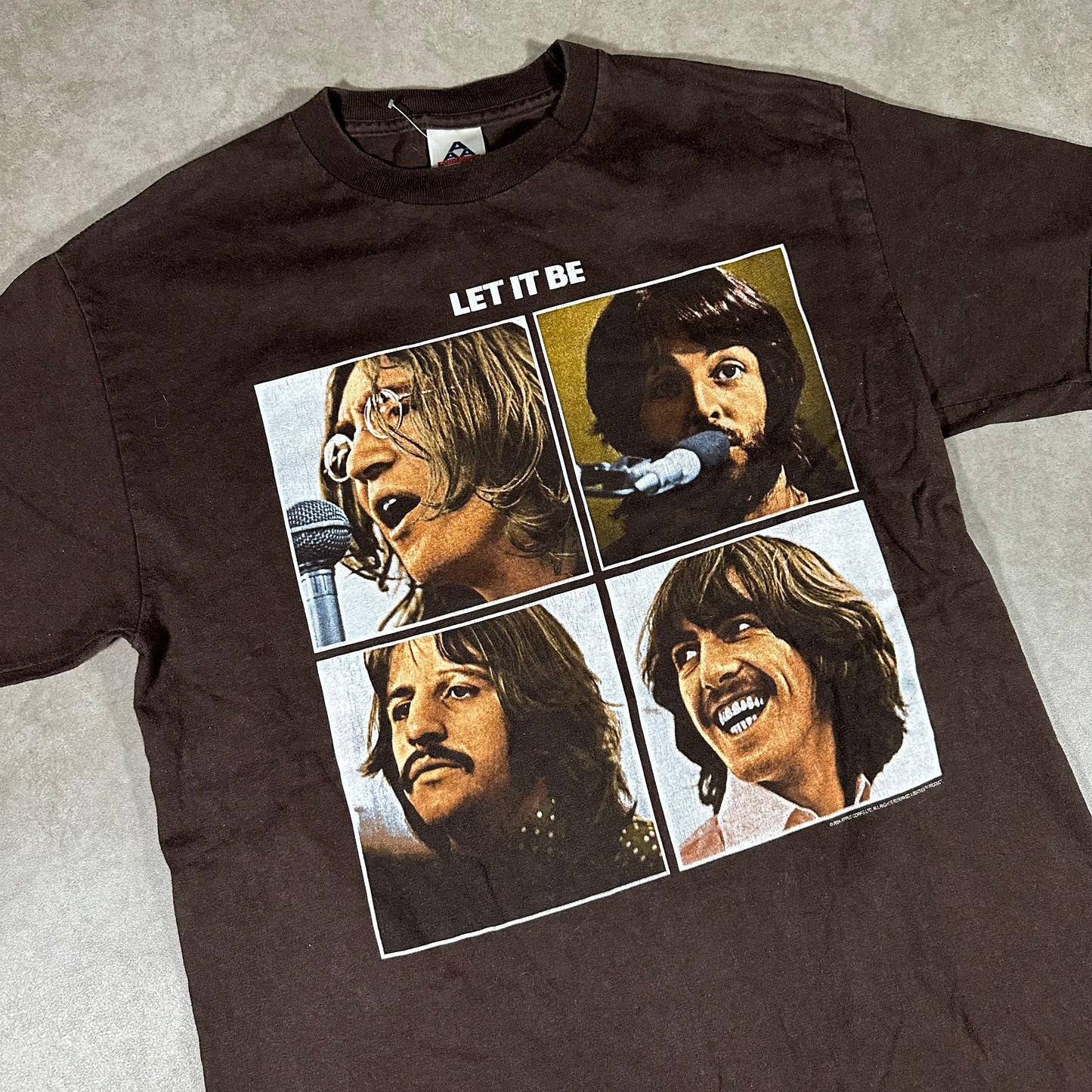 Y2K “Let it be” Beatles tee (M)
