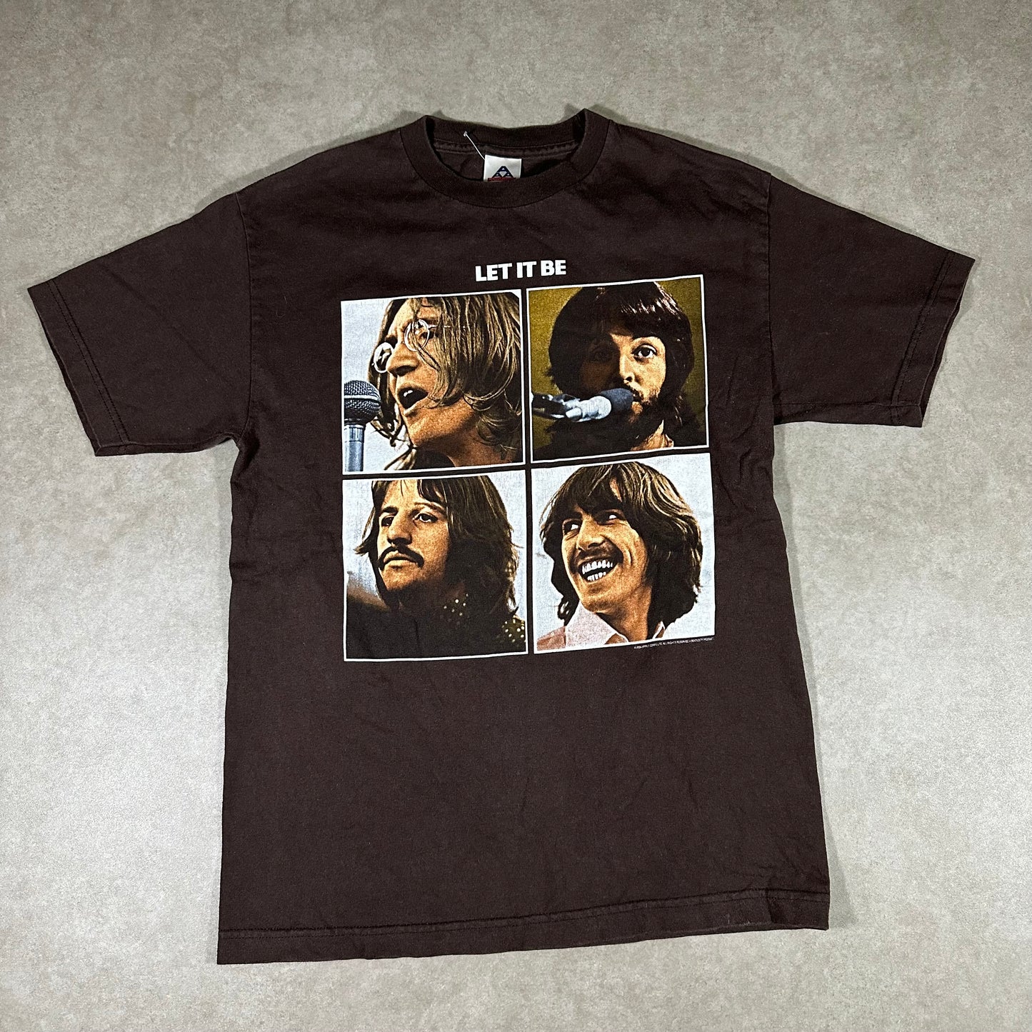 Y2K “Let it be” Beatles tee (M)