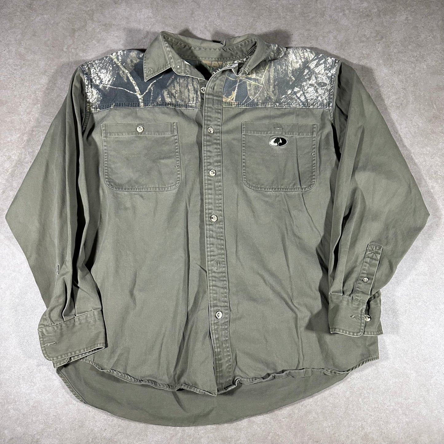 Mossy oak camo button up (L)
