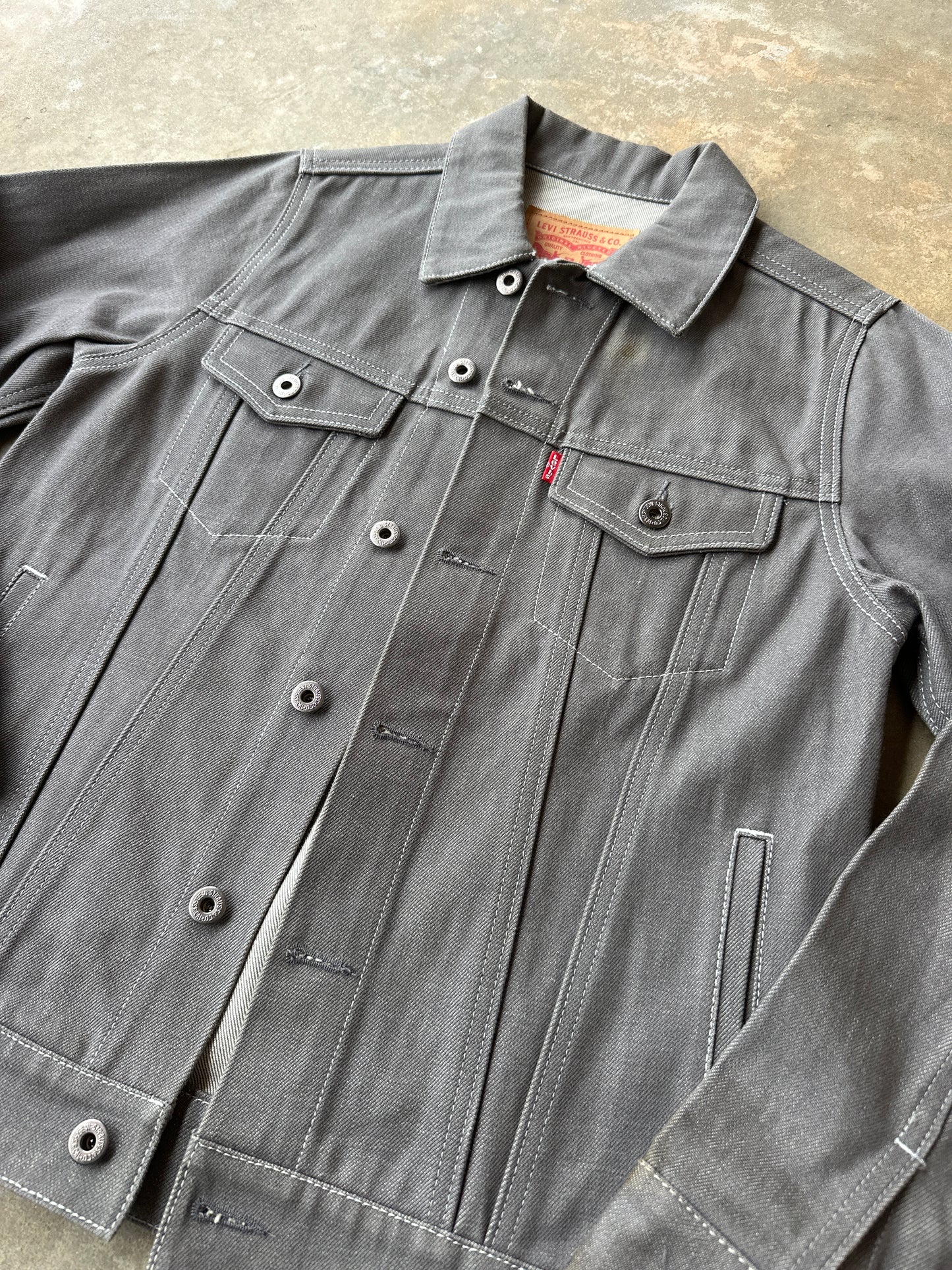 Grey denim levi trucker jacket (L)